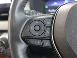 ステアリングスイッチ付き。前方から目を離すことなく操作することが可能です。