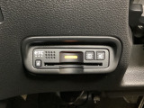 ハンドルの左下にETCがついています。高速道路の料金所の通過も楽々です。カードの取り出しもしやすい場所についています。
