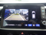 バックカメラの画像です。ガイドラインがスムースな車庫入れをサポートいたします。車庫入れの安心感がアップしますね。