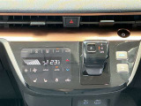 フラットで見やすく操作しやすいエアコン操作パネルの下段にはUSB&タイプC電源が装備されています。