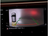 バックカメラ トラフィックアラートで苦手な駐車も楽々できます.