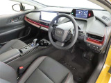 シンプルで使いやすいデザインの運転席です。