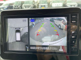 車を真上から見ているように、周囲の状況を把握しながら安心して駐車が行えるアラウンドビューモニター装備!