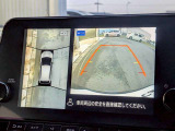 アラウンドビューモニター。上空から見下ろしているかのような映像を映し出して周囲を確認し、スムースな駐車をアシストします。
