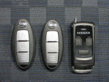 ポケットやカバンに入れたままドアの開閉ができるインテリジェントキーです純正エンジンスターターも付いています