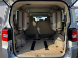 後席を格納すると、これだけの広さが!シーンに合わせたシートアレンジで、大きな荷物も積むことが出来ます♪