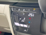 【オートエアコン】一度お好みの温度に設定すれば、車内の温度を検知し風量や温度を自動で調整。暑い&hellip;寒い&hellip;と何度もスイッチ操作をする必要はありません。快適な車内空間には必須の機能ですね♪