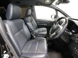 ゆったり室内で運転もしやすいです♪使い勝手の良い配置も考えられています!!