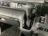 オートマチックシフトレバーは、手になじみ操作しやすい形状で安全運転にもつながります♪