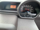 整備スタッフは国家資格を持つプロの整備士です。車検の受入/中間/完成検査と保安基準発行のすべても自社で行います。