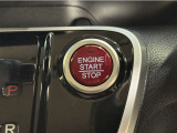 エンジンスタートボタンです。キーが車内にあれば、エンジンの始動・停止はブレーキを踏んでスイッチを押すだけ!キーを取り出す手間を省き、ワンプッシュでエンジンを操作するので簡単でスムーズです。