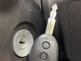 【キーレス】少し離れた場所からでもボタン一つでドアの開錠・施錠ができるのでとっても便利!ドアの鍵穴周りに傷をつけることもありません♪