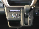 温度を設定すれば、自動で車内の温度管理をしてくれる優れものです♪ATミッションで運転楽々