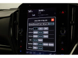 電子制御サスペンションを搭載。写真は大型モニターでドライブモードの変更ができます。足回りやエンジンパワー、ステアリングやエアコンの状態まで、詳細に変更ができます。