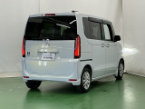 後席の窓には外から車内が見えにくくなるプライバシーガラスを採用。周りを気にせずリラックスして過ごせます