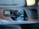 ☆電動パーキングブレーキです。停車時にブレーキ保持をしてくれるオートホールド機能付き。