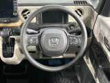 インテリアに合わせたデザインのステアリングは、運転される方のことも考え、運転しやすい形状、大きさです。是非一度、実際に触ってお確かめください。