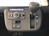 温度を設定すれば、自動で車内の温度管理をしてくれる優れものです♪ATミッションで運転楽々