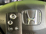 【Hondaスマートキー】カバンやポケットに入れたままでもドアの施錠・解錠が可能なスマートキーを装備。エンジンのオン・オフ時もカギを取り出す必要が無いからとっても便利です♪