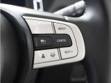 ◆アダプティブクルーズコントロール◆予め設定した車速内でクルマが自動的に加減速。前走車との適切な車間距離を維持しながら追従走行します。【LKAS】車線維持支援システムでステアリング操作を支援。