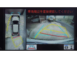 車を上から見下ろした視点で駐車をサポートするパノラマビューを搭載。運転席から確認しにくい車両周囲の状況を確認できます。