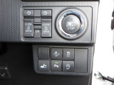 VSC(車両挙動安定化制御システム)とは、従来の車輪のロックを防ぐABS、車輪の空転を抑制するTCSに加え、クルマの横滑り、曲がるを制御し、走る・曲がる・止まるの全領域で安定性を確保するシステムです。