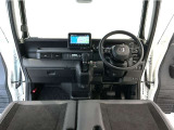【前方視界】開放的な前方視界!運転がしやすく疲れにくいです♪窓が大きく、見通しがとっても良いおクルマですよ♪
