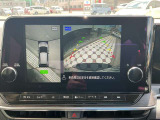 アラウンドビューモニター。上空から見下ろしたような映像が映し出されるので、駐車をスムースに行えます。