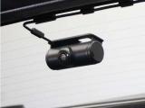 ◆車内カメラ◆前方・後方はもちろん、車内向きのカメラでも記録。左右をワイドに撮ることができ、幅寄せや側面衝突、威圧的なドライバーの危険行為など、クルマ周囲のトラブルもしっかり記録できます。