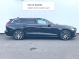 当店の認定中古車(VOLVO APPROVED CAR)はメーカー基準の車齢・走行に応じた内外装・機関の176項目もの項目に厳密な点検を実施。すべての基準を満たした自信を持ってお届けする中古車です。