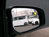 ブラインドスポットモニターがついているので車線変更も安心です!