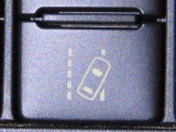 車線逸脱警報装置を装備しております。