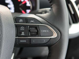 アダプティブクルーズコントロール機能付きです。走行中に先行車の様子を検知しながら、設定した車速の範囲内で先行車との距離のキープを支援します。詳細は販売店スタッフまでおたずねください。