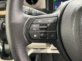 ステアリングにオーディオ操作スイッチが付いています。オーディオ画面に直接タッチしなくても操作が出来ますので、運転に集中できます。