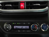車内を快適に、オートエアコンを装備しています。