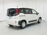 バックカメラも搭載しております。狭い駐車スペースでの安心です♪
