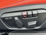 運転席メモリー付きフロント電動シート装備。