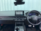 運転席周りです。カップホルダーや小物の収納などは必須ですよね!!使い勝手の良いつくりになっております!!