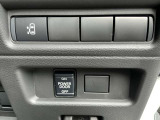 オートスライドドアは、運転席前にあるスイッチの操作でもオート開閉ができ、とても便利です。