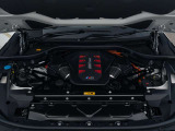 4.4L V型8気筒ツインパワー・ターボ・エンジンと高性能モーターを組み合わせ、脅威のパワーを発揮します。
