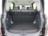 広い開口幅のおかげで大きな荷物も出し入れ楽々。旅行や買い物など、荷物が多くなってしまった時もしっかり活躍してくれます。
