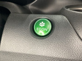 ECON モードをON にするとアクセルペダルの動きに対するエンジンの反応とエアコンの制御を切り換えることで、燃費のいい運転をするドライバーがペダルを踏んだ時と同じようにエンジンを制御します。