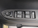 パワーウィンドゥ 運転席ドアスイッチ照明付です。電動格納ミラーも手元でワンモーションで可能です。
