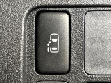 【パワースライドドア】スマートキーや運転席のスイッチでスライドドアの開閉が可能♪電動だから力を入れてドアを開ける必要が無く、小さいお子様でも、重い荷物を持っている時もラクに開け閉めできます♪