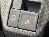【電動パーキングブレーキ】パーキングブレーキは便利な電動式!ボタン一つで操作でき、アクセルを踏めば自動で解除されます♪レバーやペダルが無いので運転席廻りもすっきりしますね♪