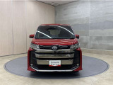 お車購入のポイントとなるフロントマスクです。上質で迫力あるデザインですね☆☆