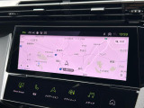 10インチのタッチスクリーンでは、コネクテッド機能を持つインフォテインメントシステムを搭載しております。