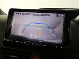 【バックカメラ】バックカメラ装着車です。バックする時に、後方の様子をナビ画面に表示します!慣れない駐車場での駐車や、せまい場所での車庫入れの時も、安全確認OK!思いがけずコツン!なんて事も防げますヨ