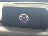 【マツダコネクトナビ】車内の雰囲気にマッチした一体型タイプのナビ。各種車輌設定やBluetooth再生等、様々な機能が楽しめます。直感的なダイヤル操作が可能で、使い勝手も良好です。