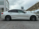 ★BMWエマージェンシーサービス:24時間、様々なトラブルの応急処置のアドバイス、出張修理やレッカー手配、お客様の交通手段やホテルの確保、そして場合によっては、その費用までをも負担するというサービスで